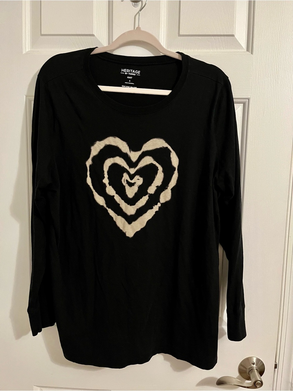 HERITAGE by Torrid Black Long-Sleeve Heart Graphic Tee Size 1